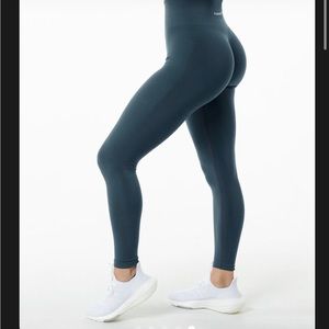 COPY - Alphalete Amplify Legging - NEW WITH TAGS